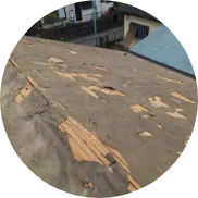 下地が腐食し雨漏りが続いている場合