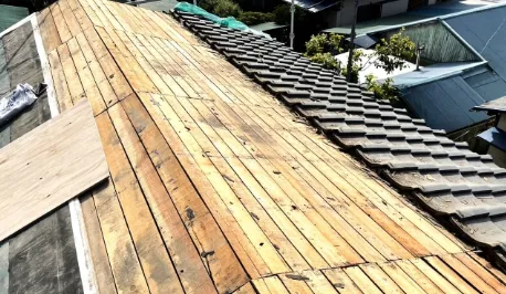 既存屋根材の撤去