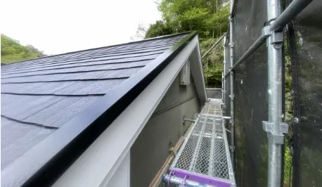 ケラバ板金施工（屋根の端部）