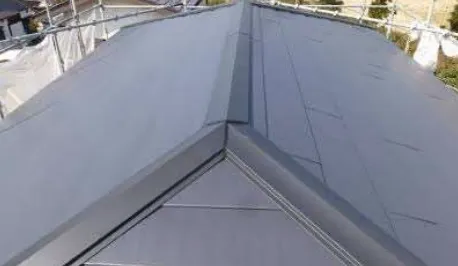 屋根材本体施工（雪止め取付）