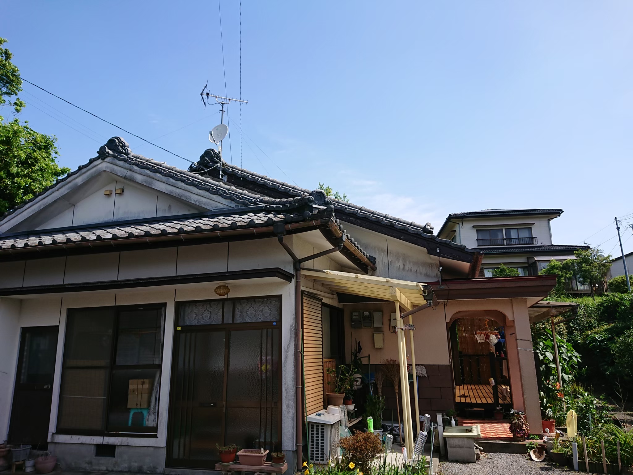 鹿児島県志布志市にて屋根・外壁のメンテナンス〈築40年戸建ての塗装工事〉の施工前写真