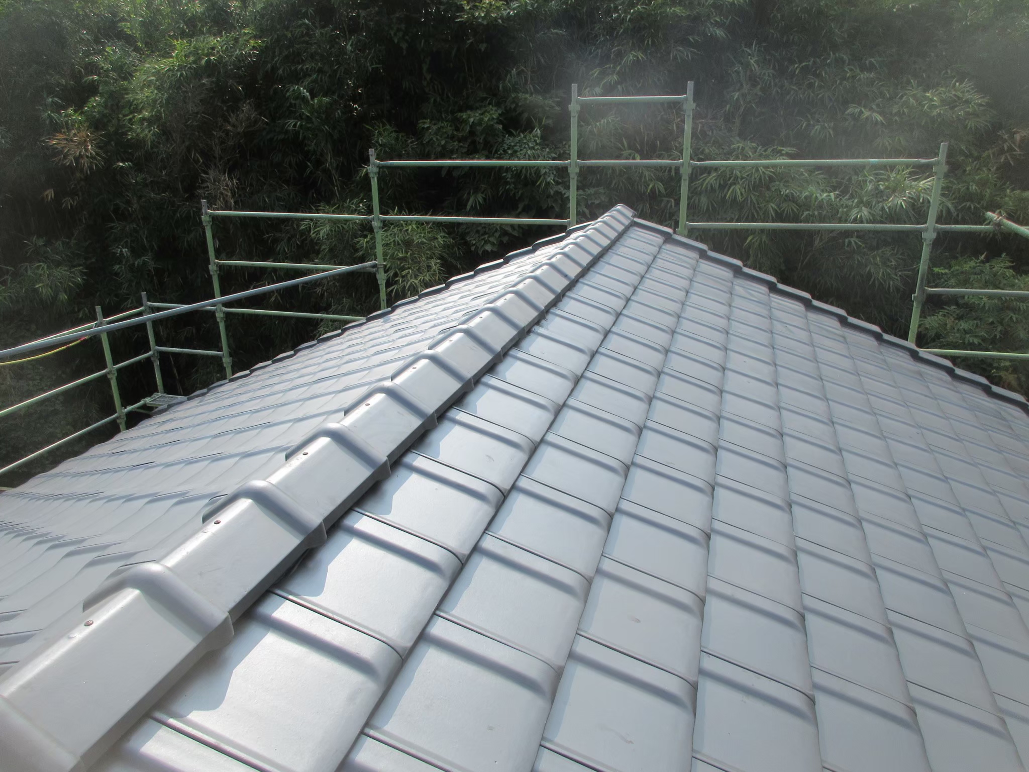 鹿児島県志布志市にて屋根修理〈瓦屋根の下地劣化による葺き替え〉の施工後写真